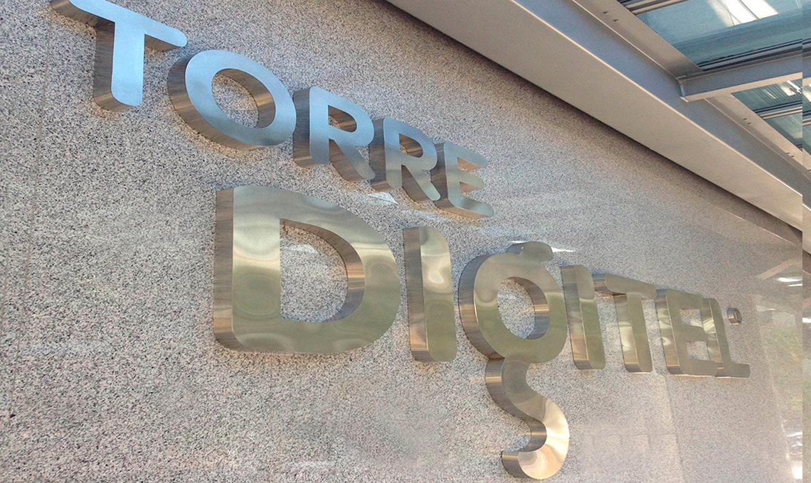 A revamped brand sign with the label "torre digitale" displayed on a building's side.